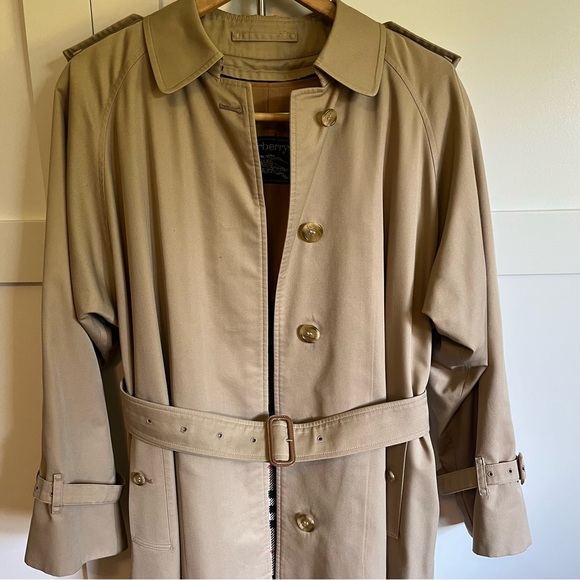 Burberry Classic Tan Trench Coat - Picture 5 of 10
